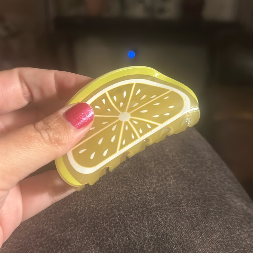 Lemon slice hair claw